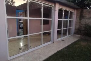 Aberturas de aluminio y muebles en mdf