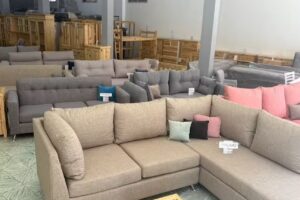 CinqueHogar (muebles de pino y sillones tapizados)