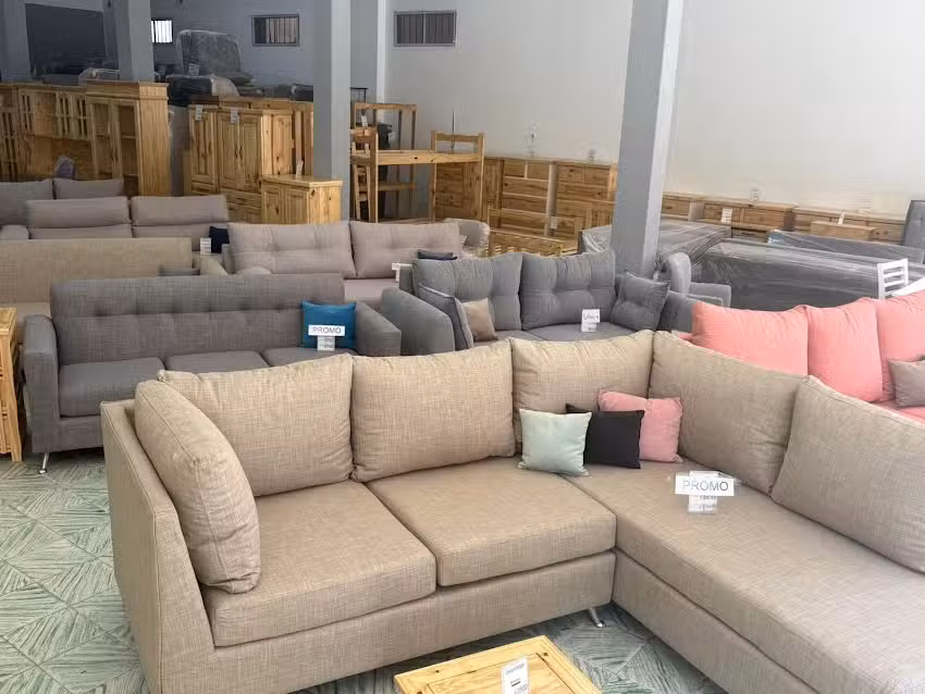 CinqueHogar (muebles de pino y sillones tapizados)