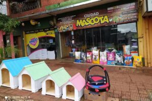 DE TODO UN POCO. Ferreter&iacute;a. Muebleria. Electricidad