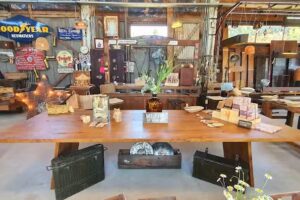 El Mojon Ca&ntilde;uelas &bull; Paseo Comercial