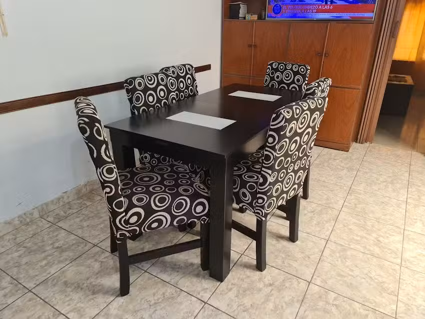 El Tr&eacute;bol Muebles LP