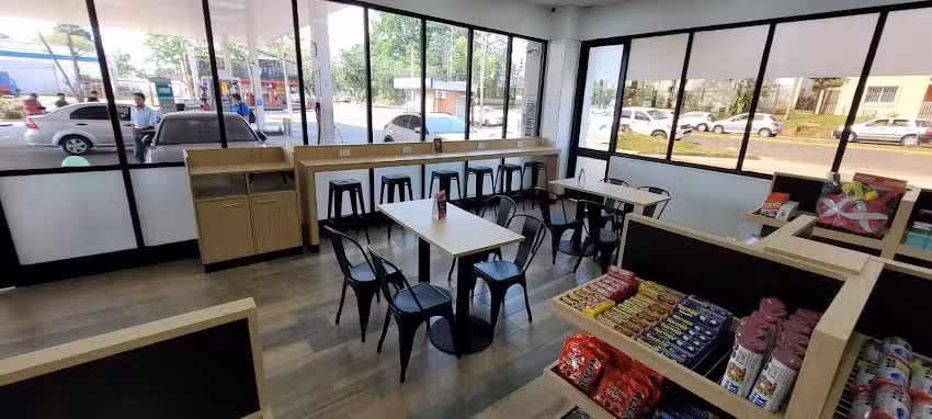 F&eacute;nix amoblamientos L10 M36 calle Brasil casi Paraguay garupa