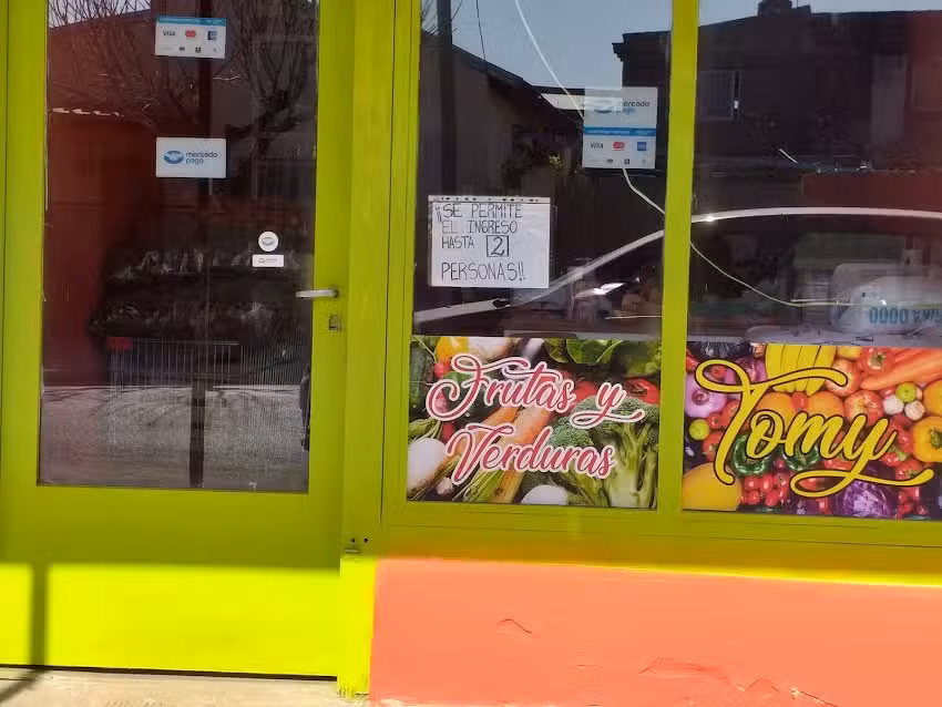 Frutas y verduras tomy