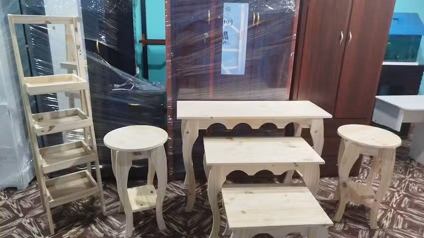 Los Parceros Clotting and Fotwear, Muebles y Artesanias