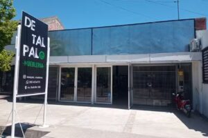 Muebler&iacute;a de tal palo