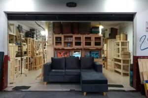 Muebles de Pino 72 y 15. (Paseo Boulevard)