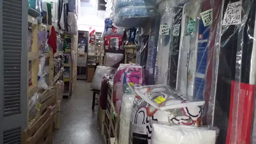 Muebles de pino y colchones Larocca