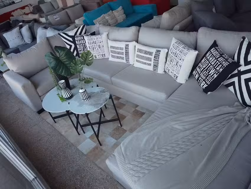 Outlet Home